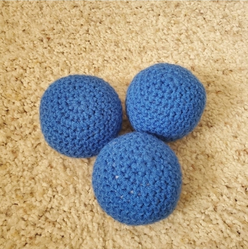 Non squeaky crochet dog cat toy. 3 non squeaky balls. Homemade no pop crochet
